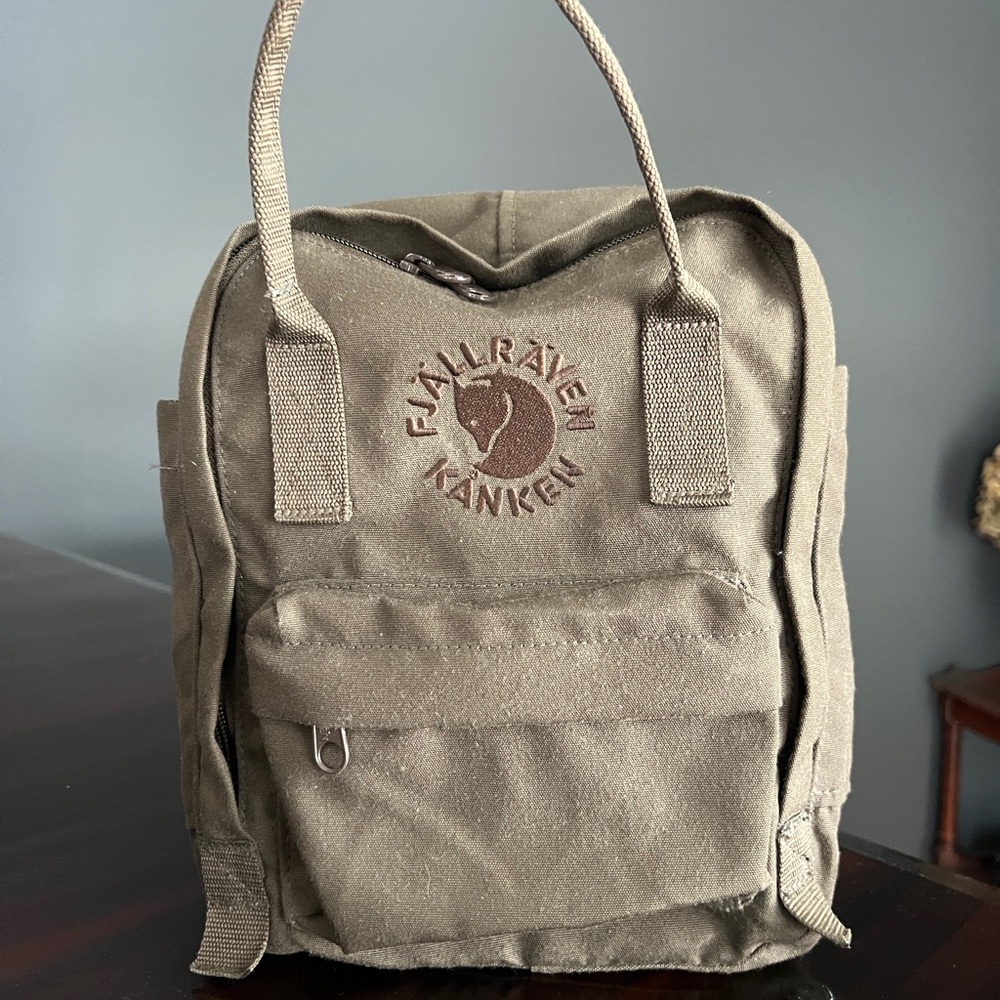 Fjallraven Re-Kånken Special Edition Mini Backpack Dk Olive Recycled F23549